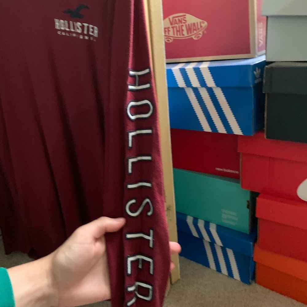 Hollister Burgundy curved shirt